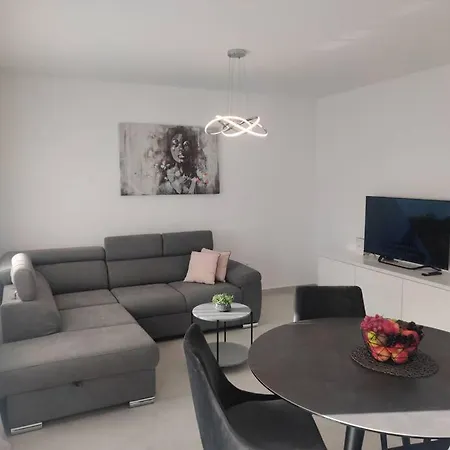 Mata Lägenhet Makarska